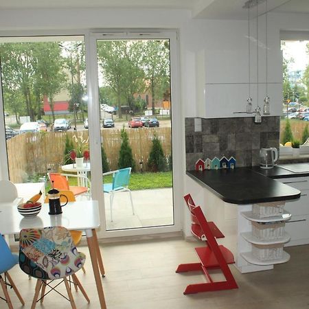Sunny Sleeps 4 By The Beach With Garden Patio - Gdansk Przymorzeアパートメント エクステリア 写真