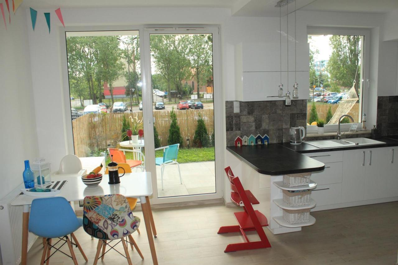 Sunny Sleeps 4 By The Beach With Garden Patio - Gdansk Przymorzeアパートメント エクステリア 写真