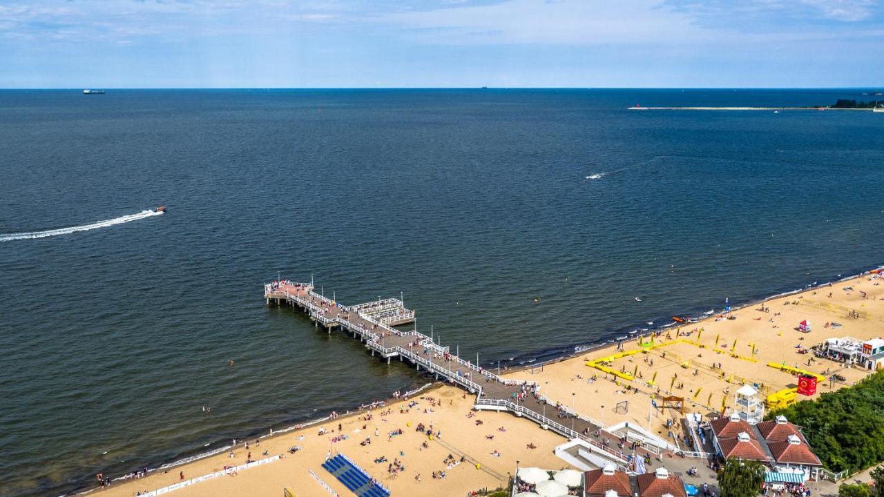 Sunny Sleeps 4 By The Beach With Garden Patio - Gdansk Przymorzeアパートメント エクステリア 写真