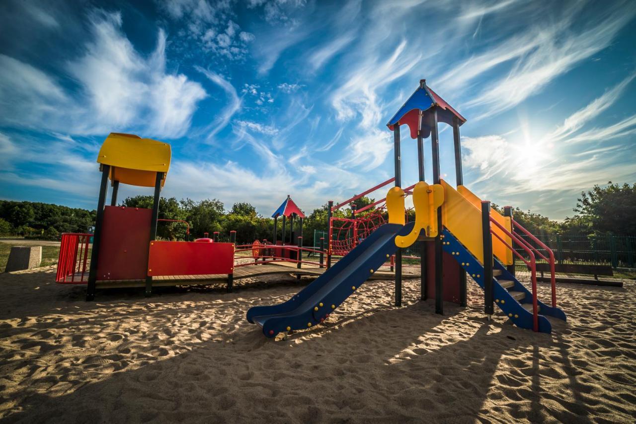 Sunny Sleeps 4 By The Beach With Garden Patio - Gdansk Przymorzeアパートメント エクステリア 写真