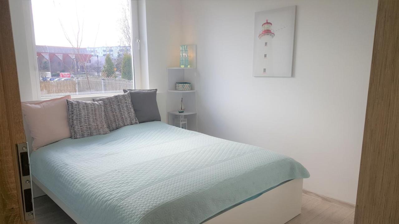 Sunny Sleeps 4 By The Beach With Garden Patio - Gdansk Przymorzeアパートメント エクステリア 写真