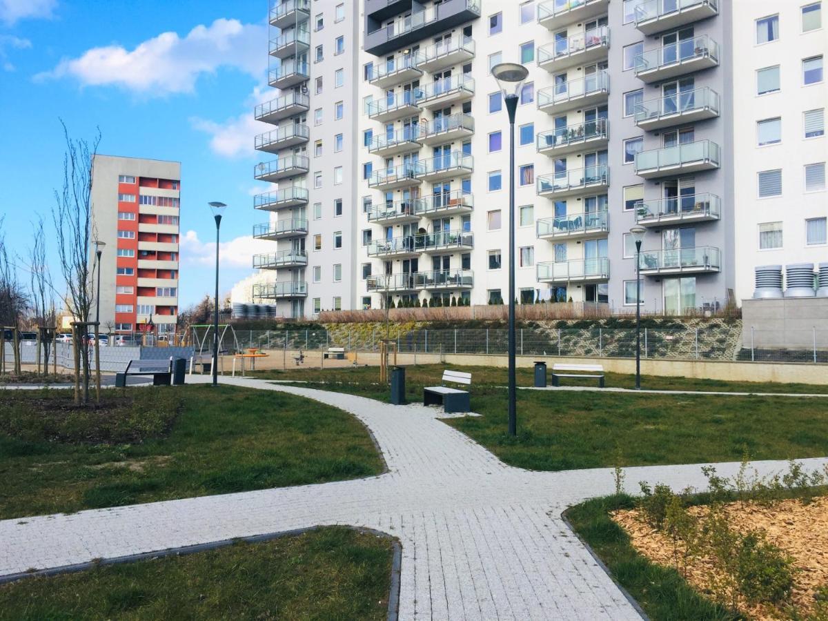 Sunny Sleeps 4 By The Beach With Garden Patio - Gdansk Przymorzeアパートメント エクステリア 写真
