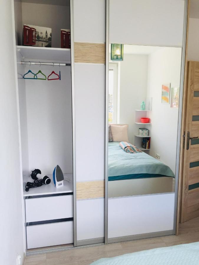 Sunny Sleeps 4 By The Beach With Garden Patio - Gdansk Przymorzeアパートメント エクステリア 写真